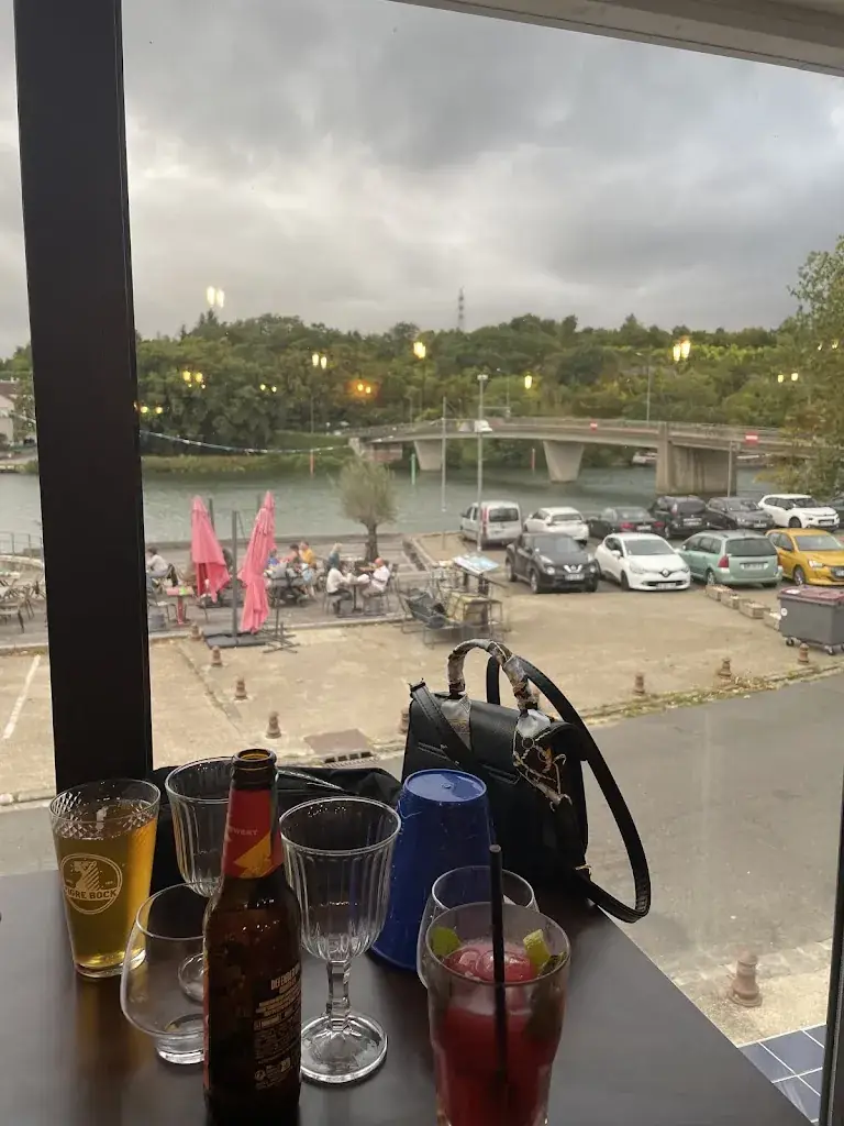 Agathe Lorho_La marée Jeanne_Saint-Mammès_review