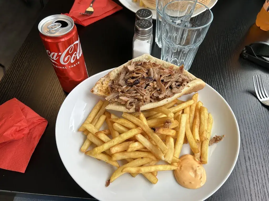 Etoile Istanbul_Saint-Germain-lès-Corbeil_slider_image_3