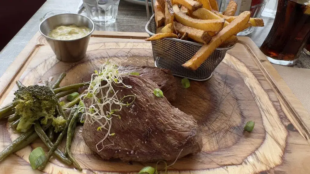 J. C. van der Hart_Le Comptoir des Brosses_Saintry-sur-Seine_review