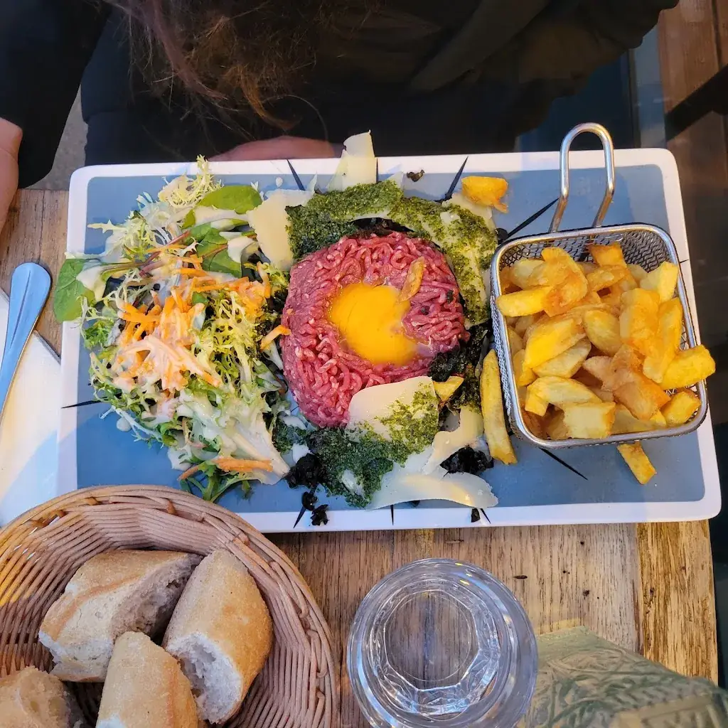 Amir Amiri_Le Train de vie_Romainville_review