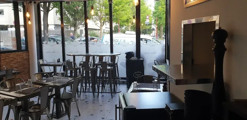 L’ Altra Italia restaurant in Romainville