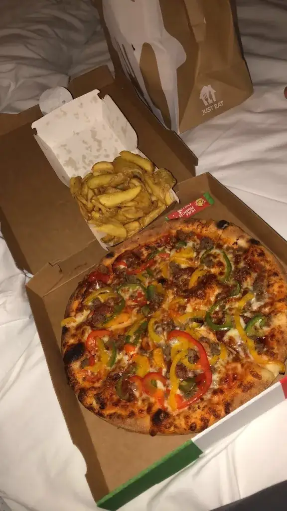 Briana Brown_Royal Pizza93_Romainville_Bewertung