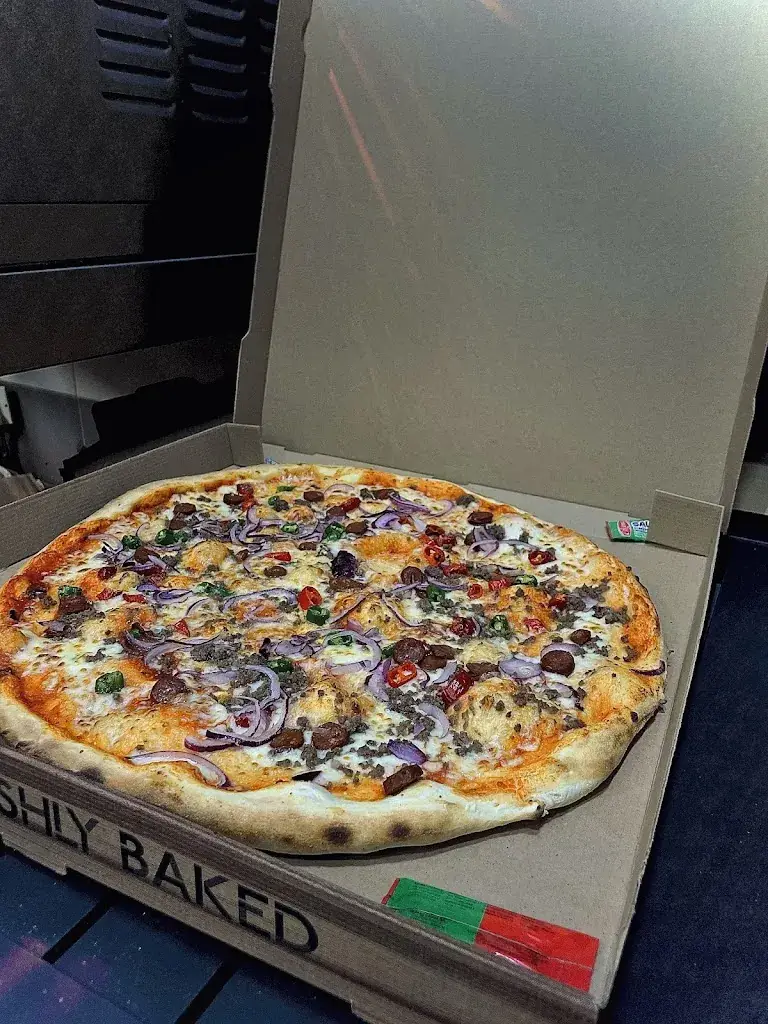 Royal Pizza93_Romainville_slider_image_1