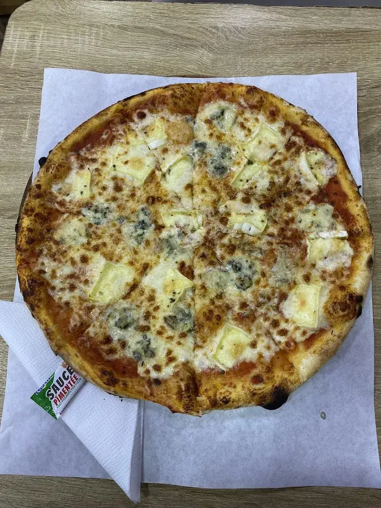 Royal Pizza93_Romainville_slider_image_3