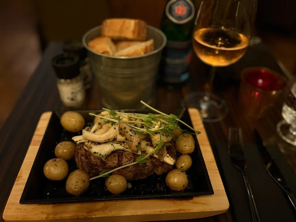 Z_Madame est servie_Roissy-en-France_review