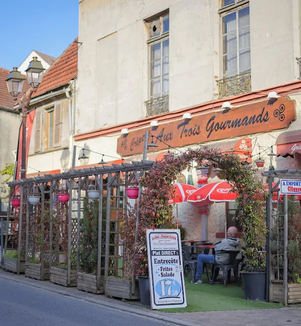 Aux Trois Gourmands restaurant in Roissy-en-France