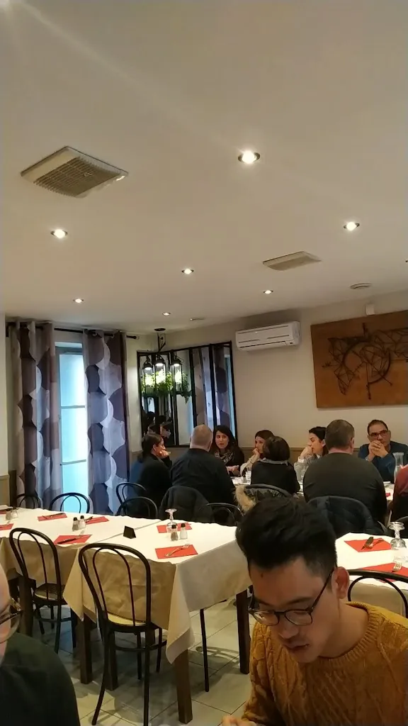 Aux Trois Gourmands_Roissy-en-France_slider_image_2