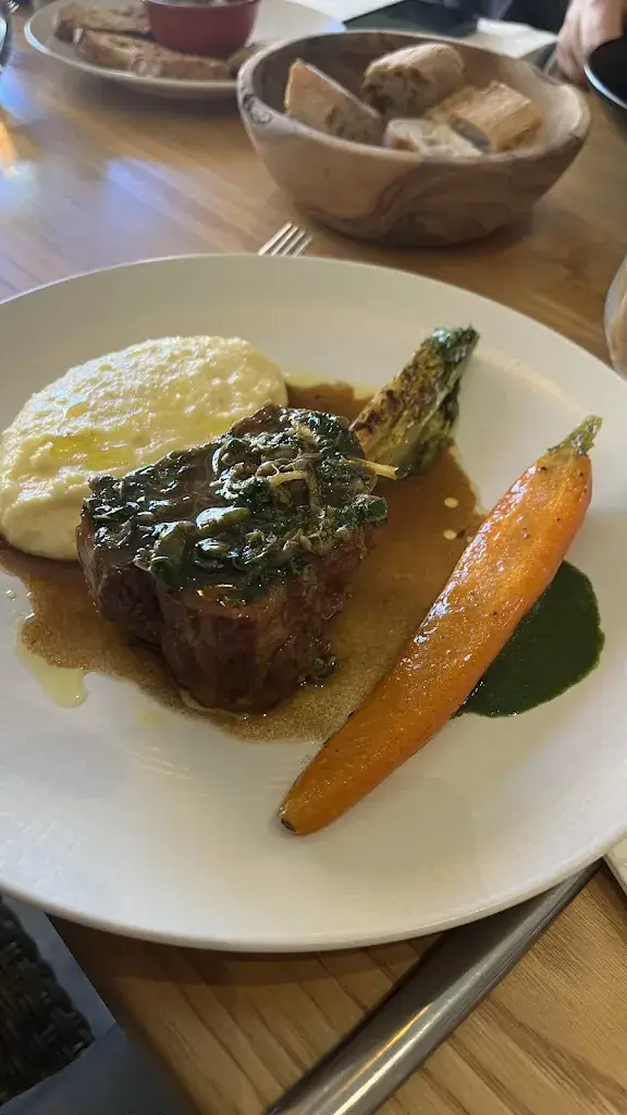 Kirill Maksimkin_Le Château Olive et Raisin, restaurant, épicerie provençale, cave à vin NOUVEAU PROPRIETAIRE_Fontaine-de-Vaucluse_review