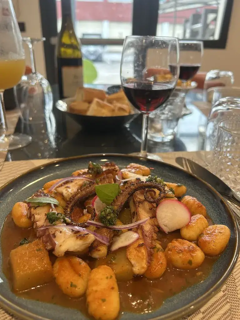 Doman Maria_Le Grand Charles_Roissy-en-France_review