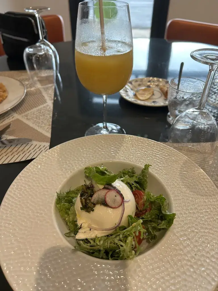 Le Grand Charles_Roissy-en-France_slider_image_3