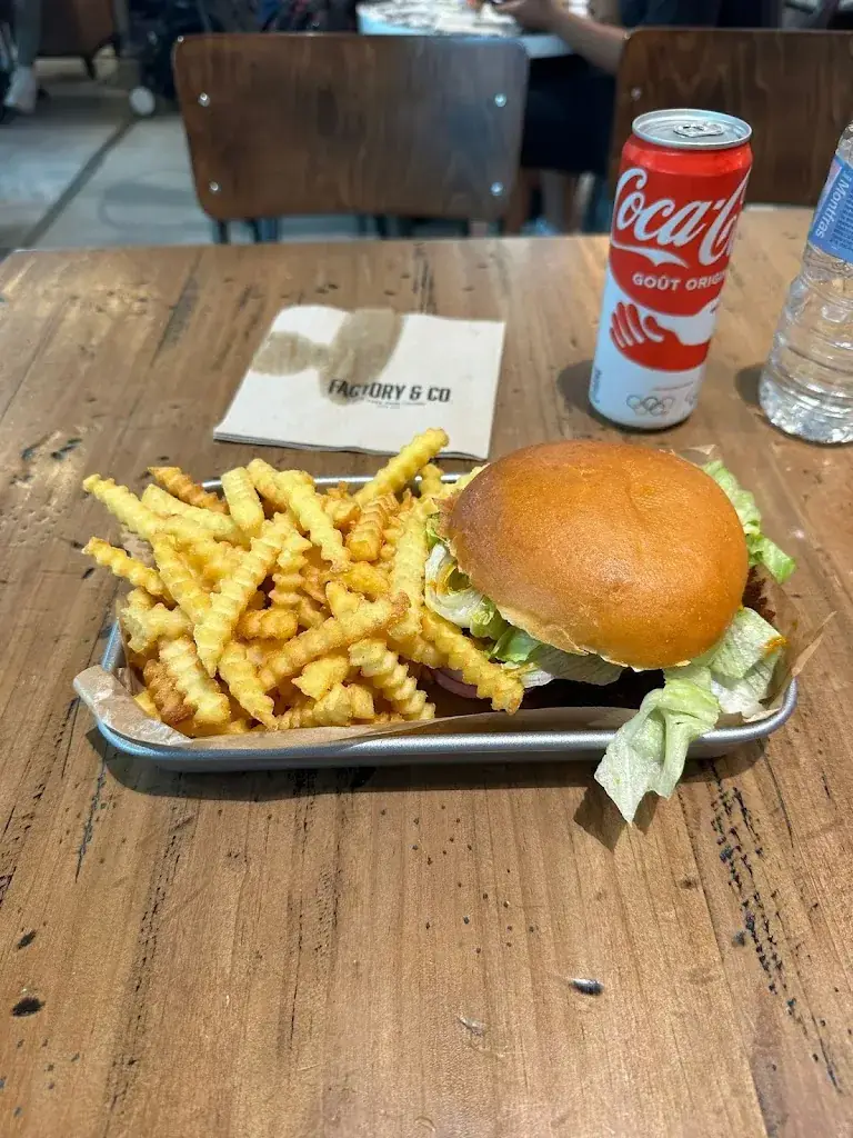 Syed zuhair Haider_Factory and Co Aéroville_Roissy-en-France_recensione