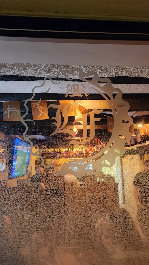 Mary Elizabeth Kat_Le Friendly_Roissy-en-France_review