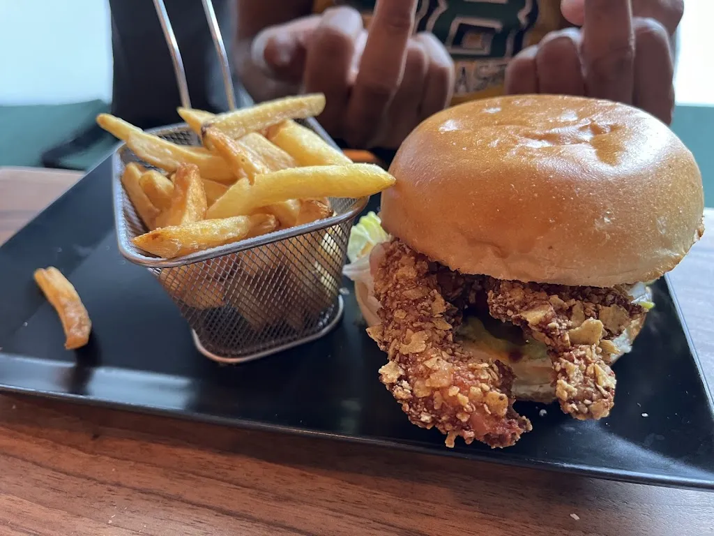 Le Friendly_Roissy-en-France_slider_image_3