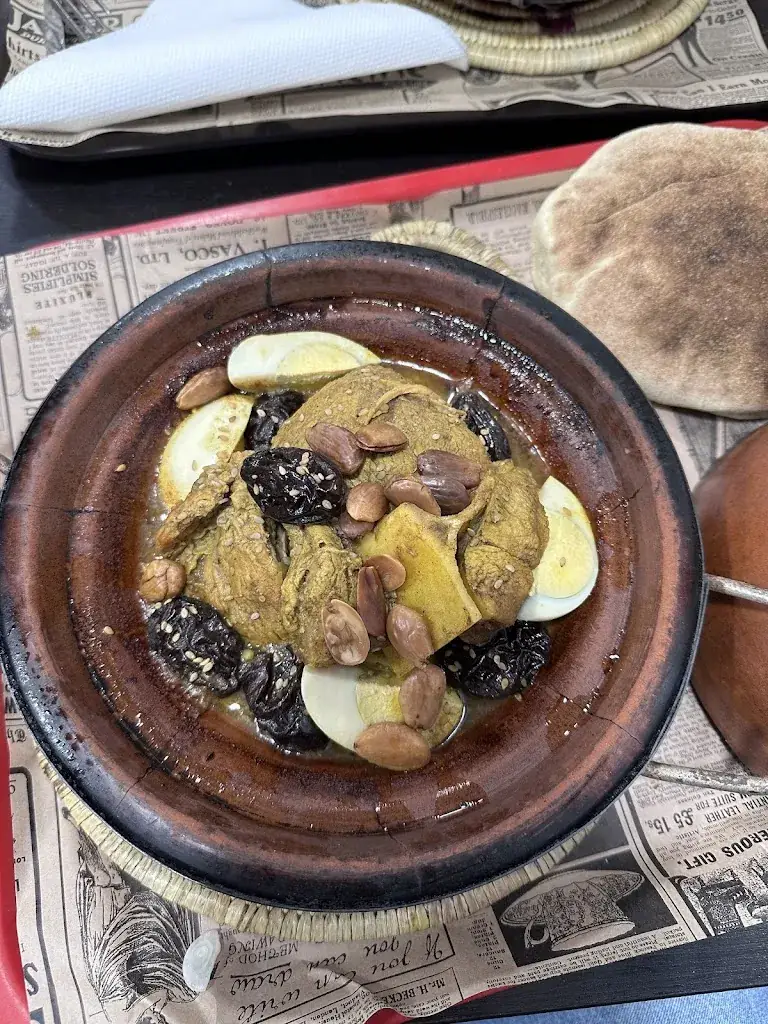 Ihsane Jamaleddine_Le Makgreb1_Saint-Denis_review