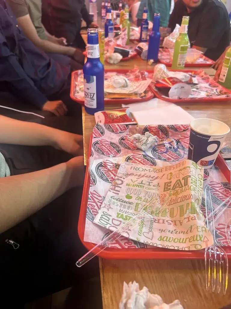 ahmad namiq_Dream Team - Fast food_Saint-Denis_review