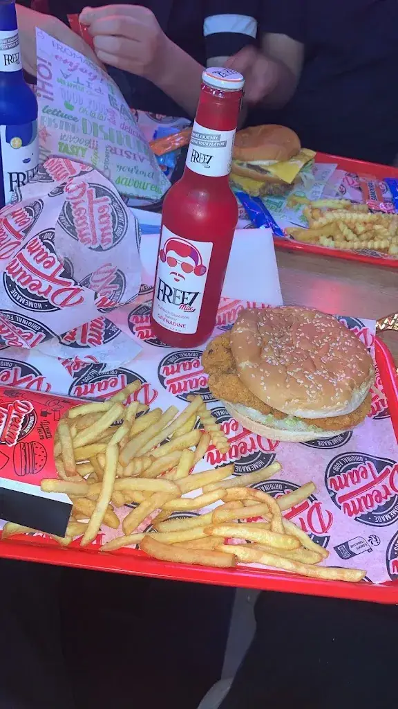 Yousef_Dream Team - Fast food_Saint-Denis_review