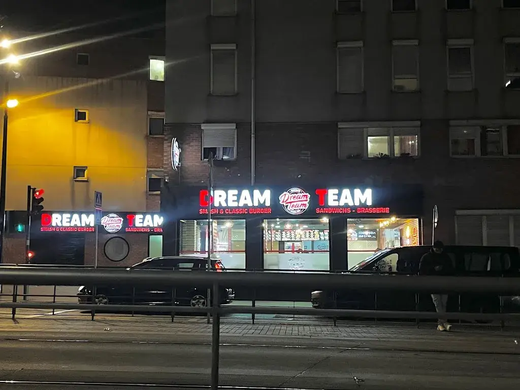 Dream Team - Fast food restaurant in Saint-Denis