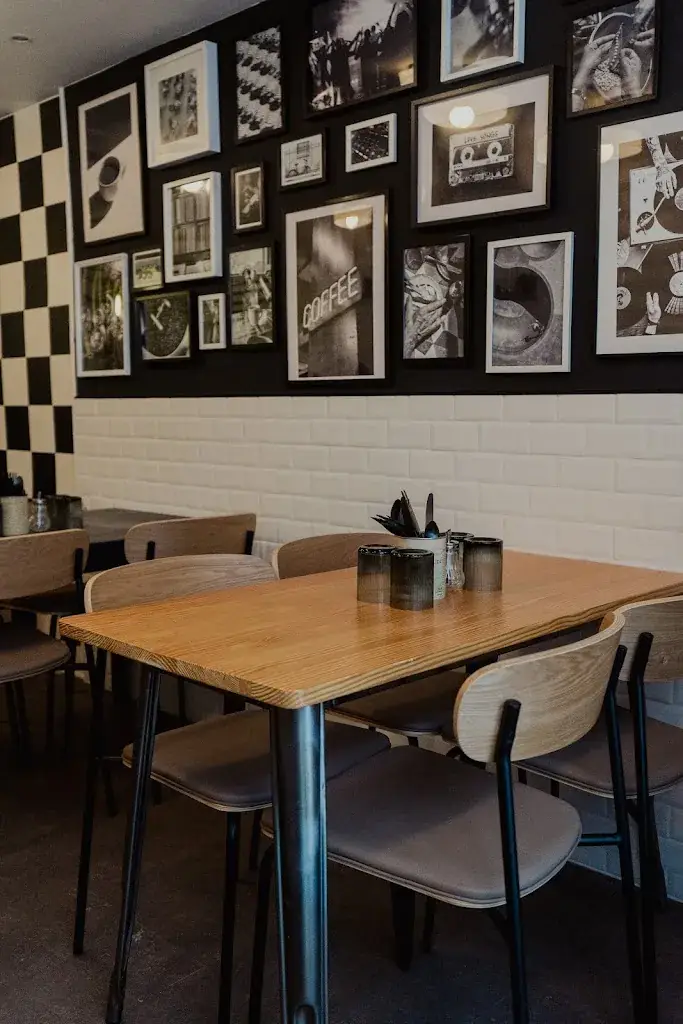 Anémone Café_Saint-Leu-la-Forêt_slider_image_1