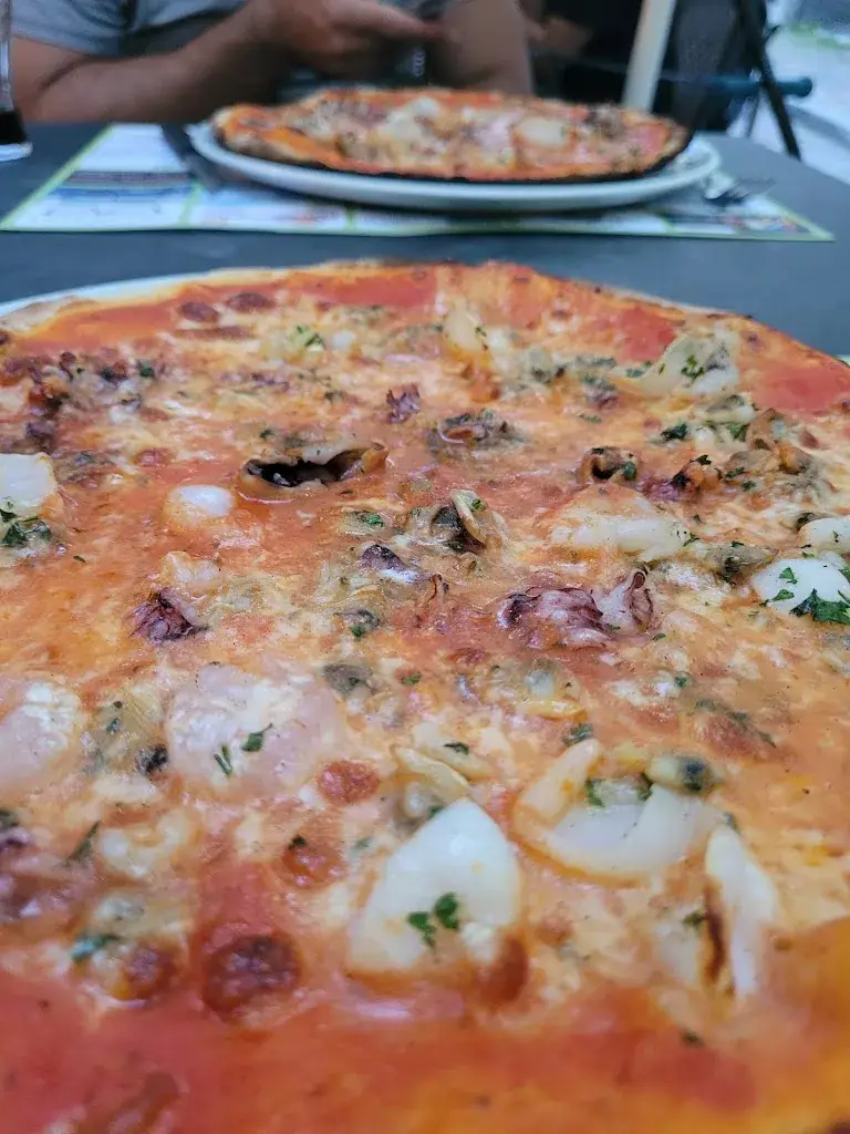 Dhouha Mahfoudhi_Les 3 Tables_Saint-Maurice_review