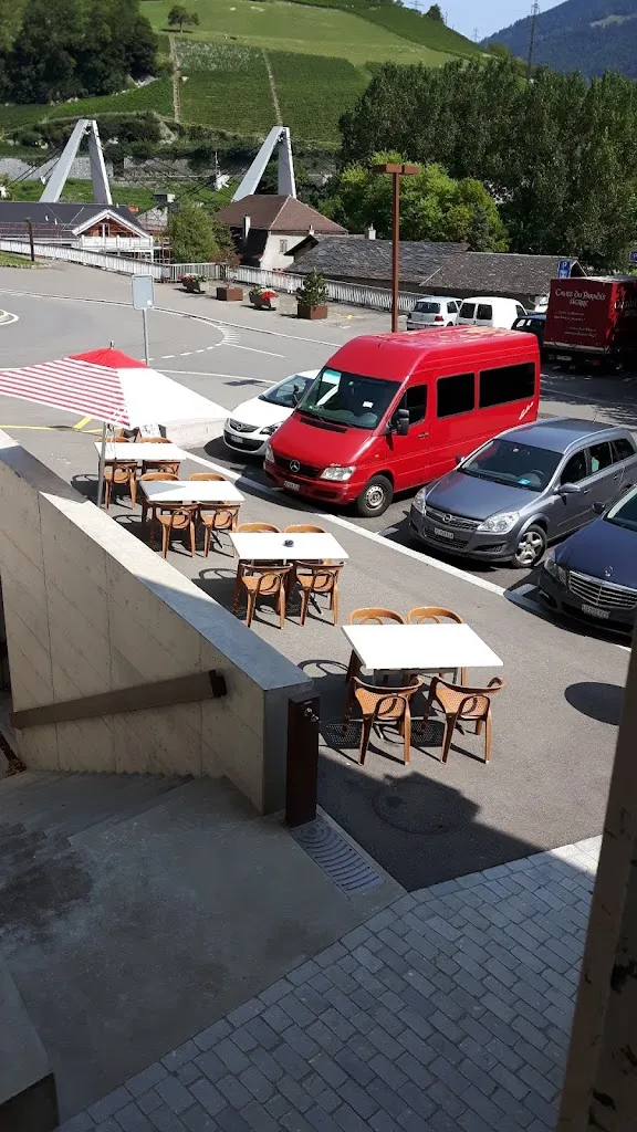 Catherine Cat_Le Caveau Romain_Saint-Maurice_review