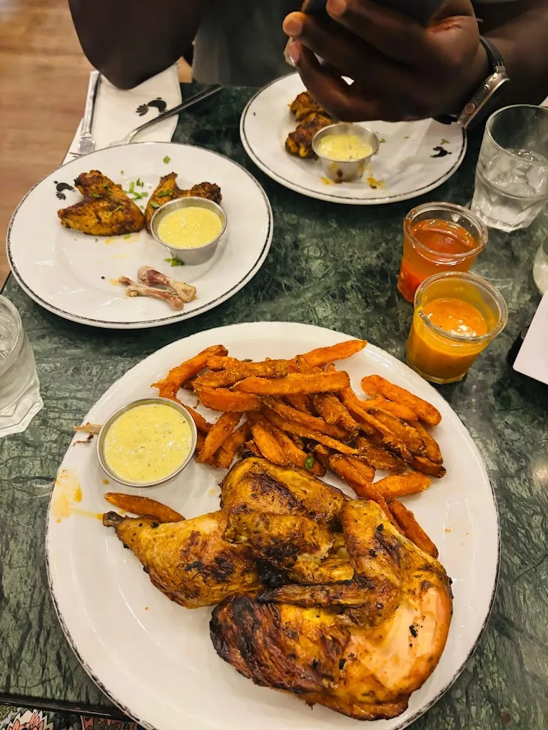 Iyanuloluwa John Ejioye_PB Poulet Braisé Rosny_Rosny-sous-Bois_recensione