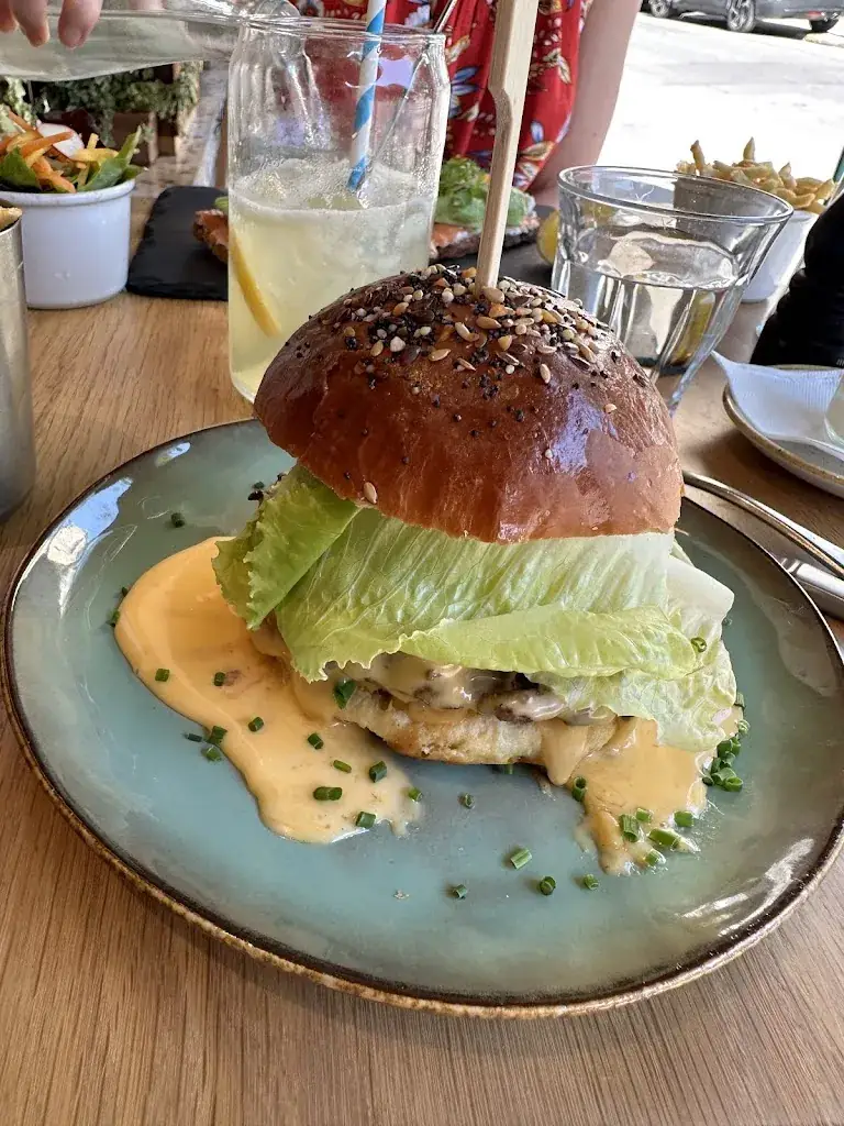 Adrian Huber _La Cabane_Saint-Mandé_review