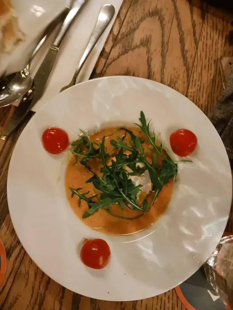 Reggie Regala_La Fraternité_Saint-Mandé_review