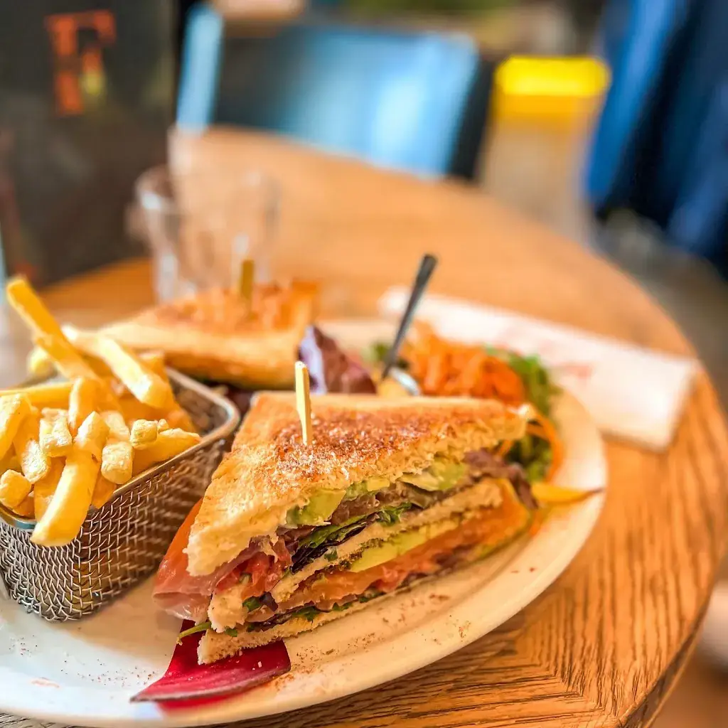 La Fraternité_Saint-Mandé_slider_image_3