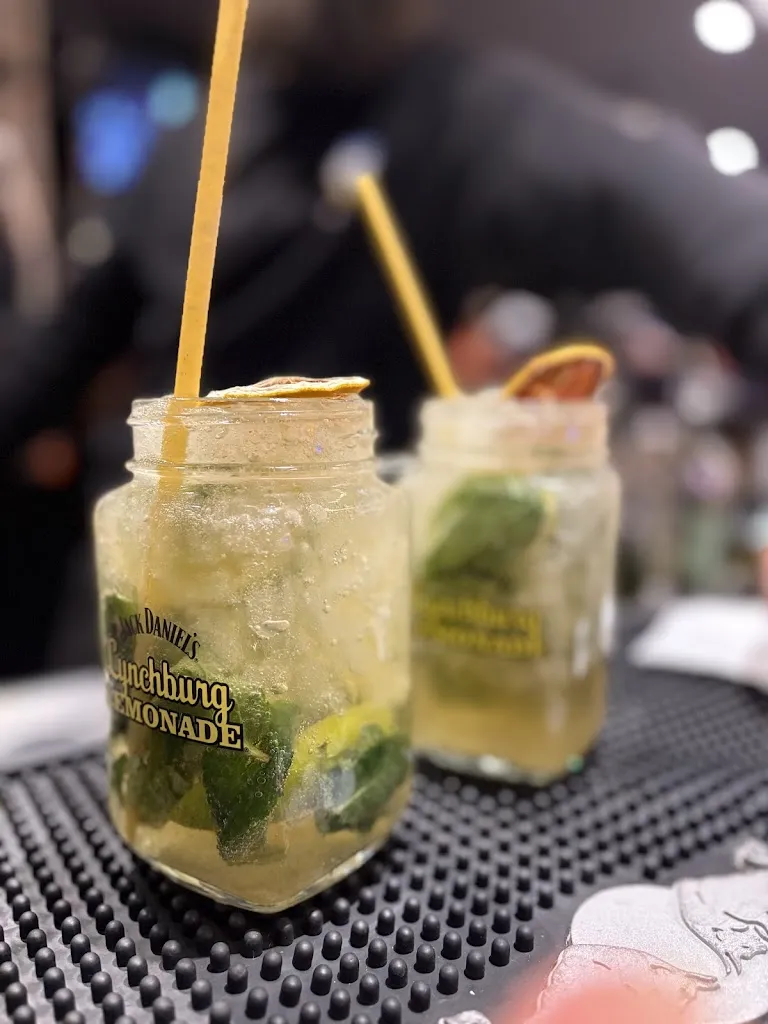 Up To You SQY - Bar Pub Restaurant_Montigny-le-Bretonneux_slider_image_2