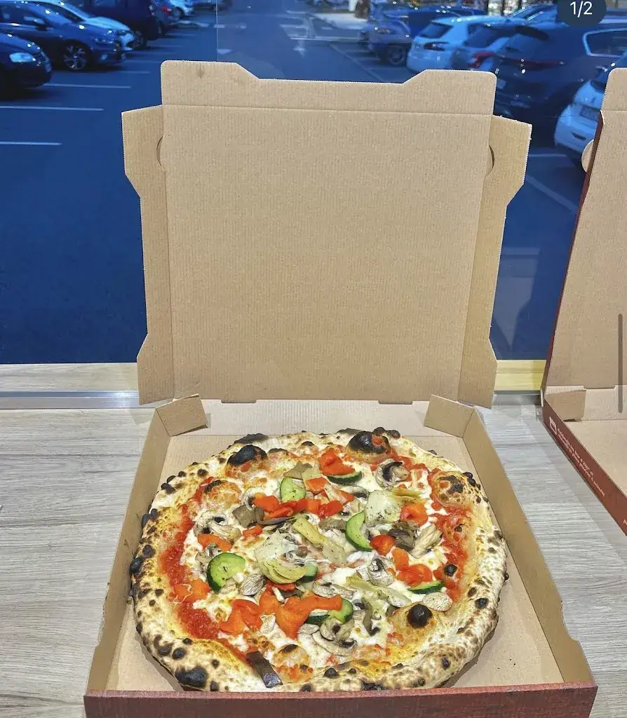 Camion pizza au feu de bois- Casa Mia Restaurant in Saint-Vrain