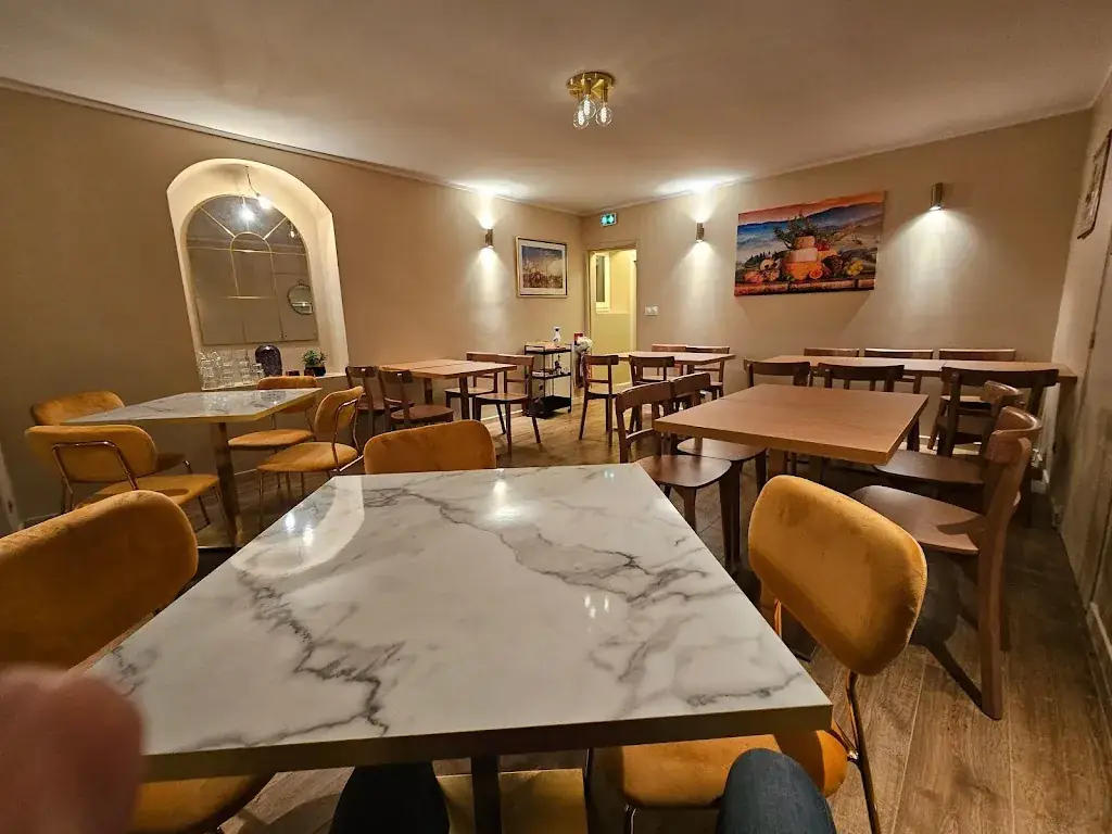 Deme Restaurant in Samois-sur-Seine