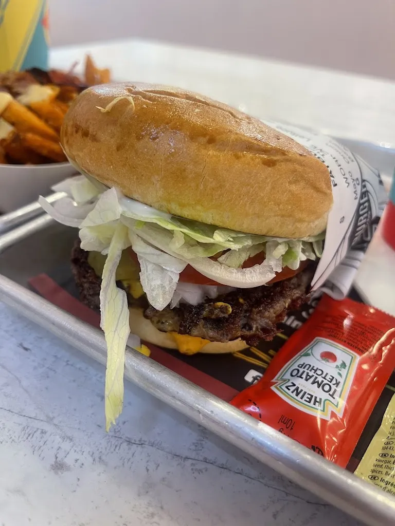 Annissa BENKESSIOUER_Fatburger France_Sarcelles_review