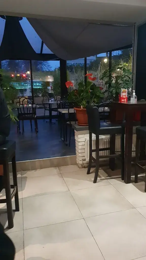 AM RENOVATION_Le Chartreux_Saulx-les-Chartreux_review