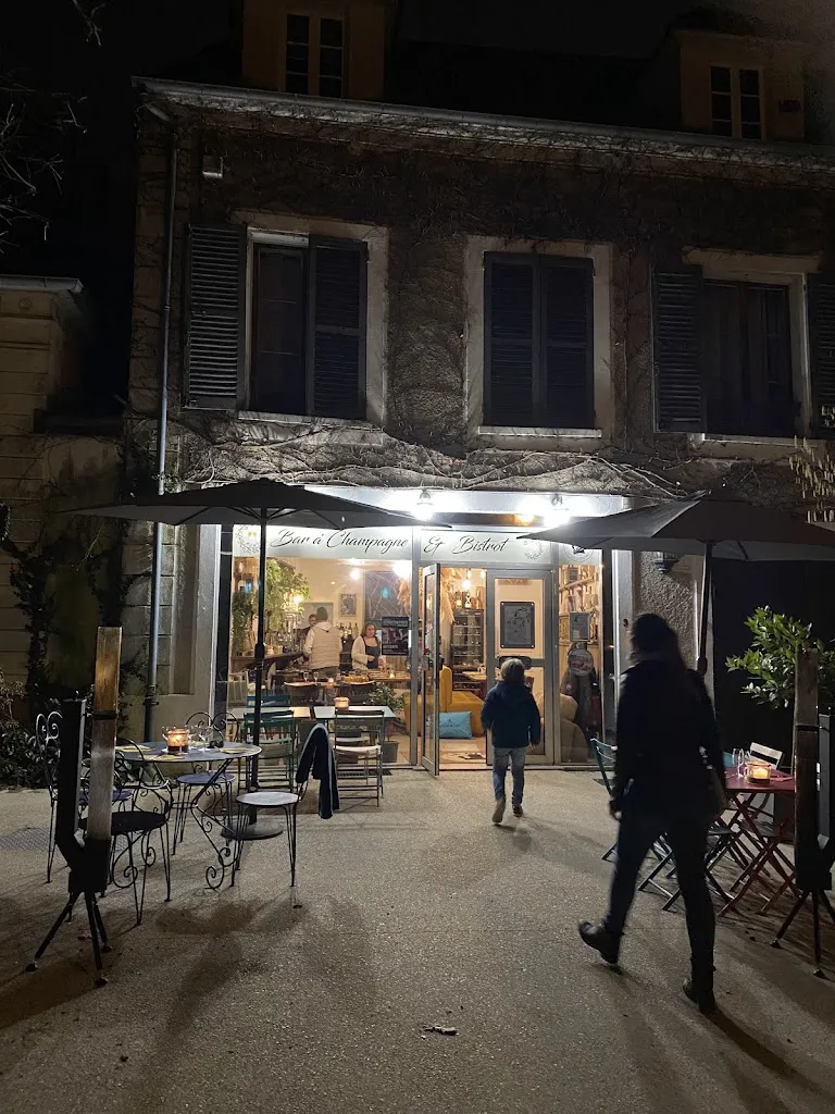 Nicolas Bigué_La DIVA_Seine-Port_review