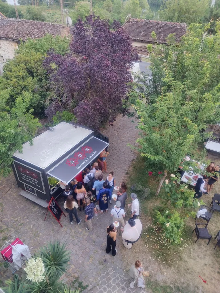 Alexandre Voquer_Gastronomie dans la rue_Seine-Port_review