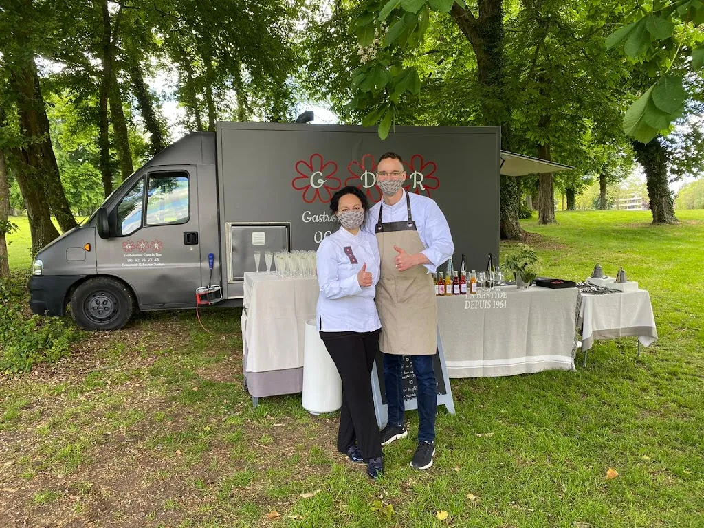 Gastronomie dans la rue_Seine-Port_slider_image_2