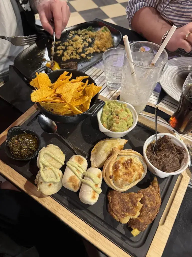 Mathilde LAURET_Casa Barrio Latino_Échirolles_review