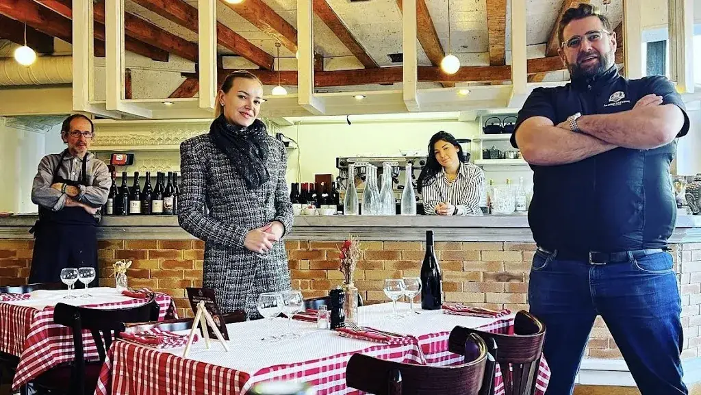 Tonton restaurant in Sèvres