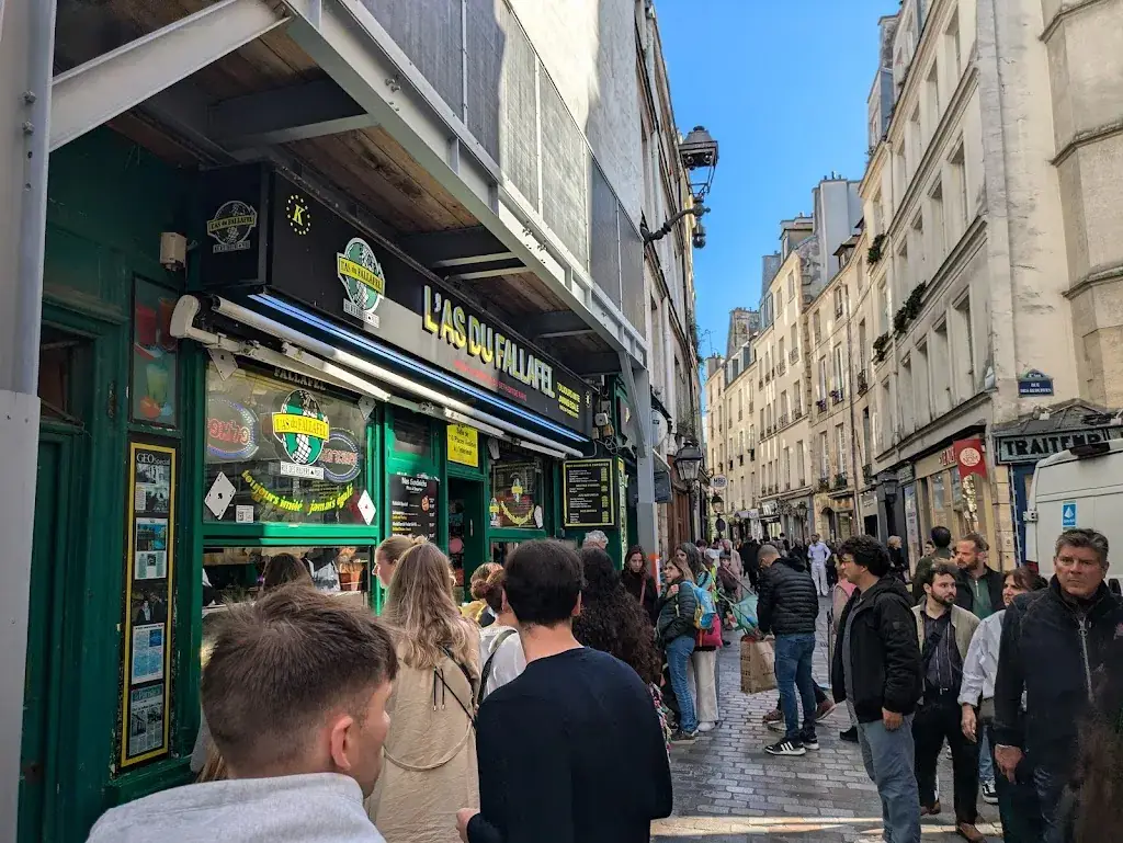 Leon Laza_La Manufacture_Sèvres_review