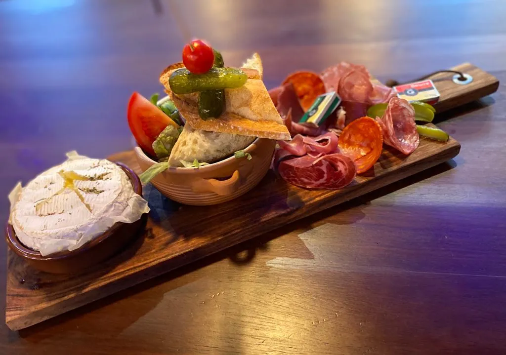 L'Authentic_Serris_slider_image_3