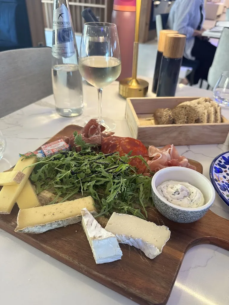 Parveen Sandi_Nomad_Serris_review