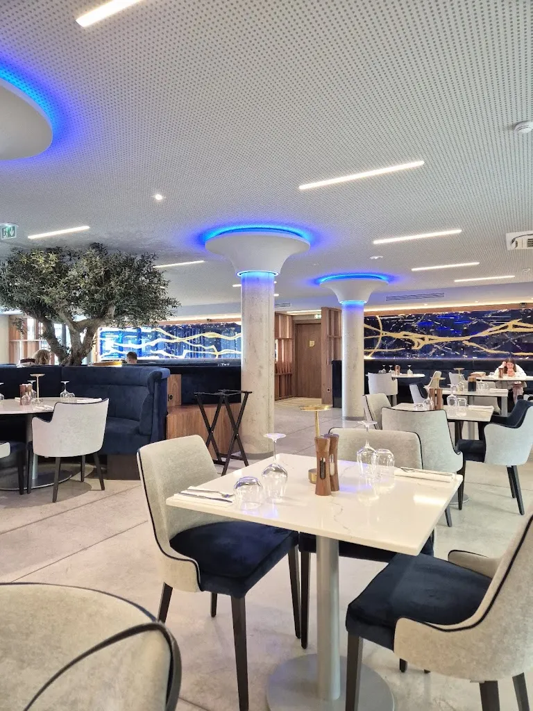 Nomad_Serris_slider_image_2