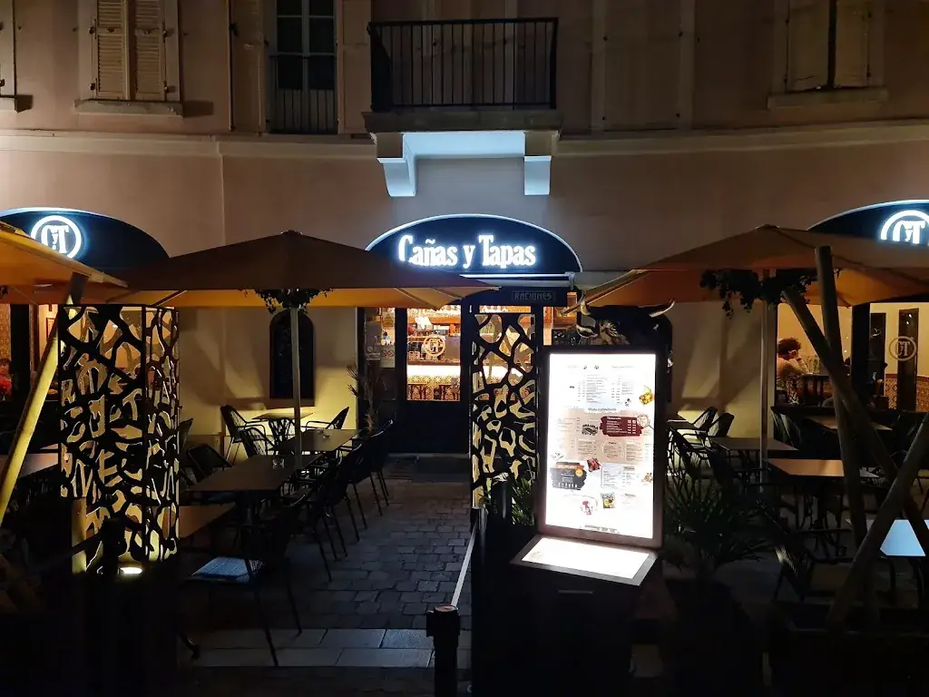 Cañas y Tapas Restaurant in Serris