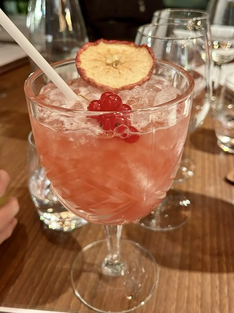 Nicole Hanna_Le George_Serris_review