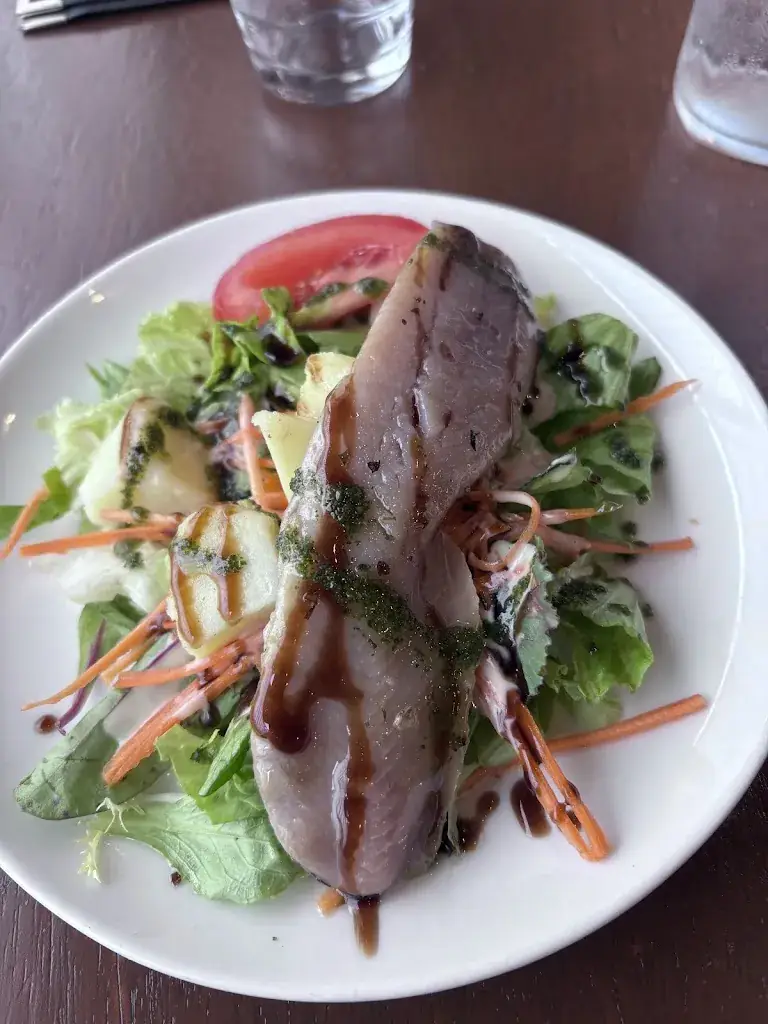 Mohamed BENKHODJA_Les curieux_Saint-Denis_review