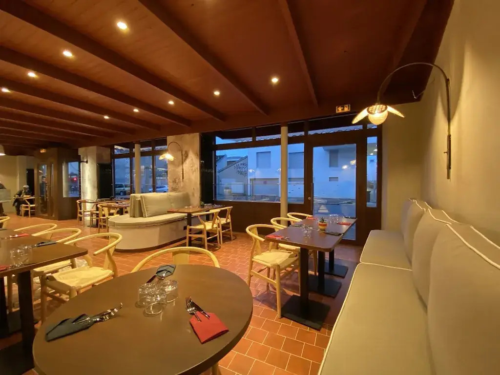 Les curieux_Saint-Denis_slider_image_2