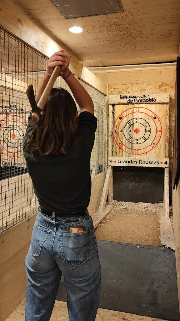 Frederic Cottin_🪓Les haches de Grenoble🎯 Bar de Lancer de hache Idéal activité Team building EVG EVJF Anniversaire Afterwork Loisirs insolite_Échirolles_review
