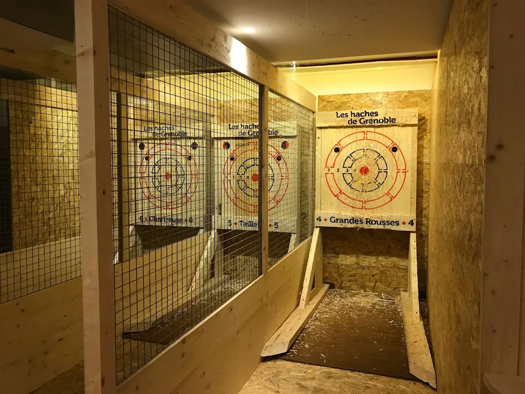🪓Les haches de Grenoble🎯 Bar de Lancer de hache Idéal activité Team building EVG EVJF Anniversaire Afterwork Loisirs insolite_Échirolles_slider_image_3