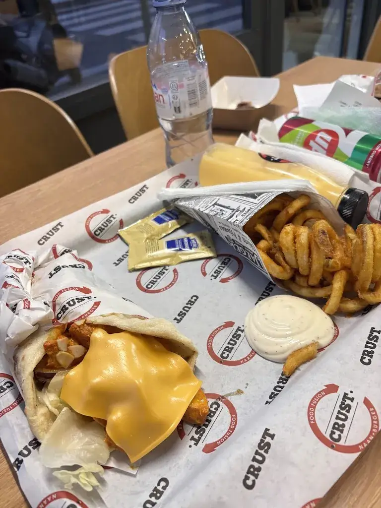 Nora Abdullatif_CRUST - La plaine saint denis_Saint-Denis_review