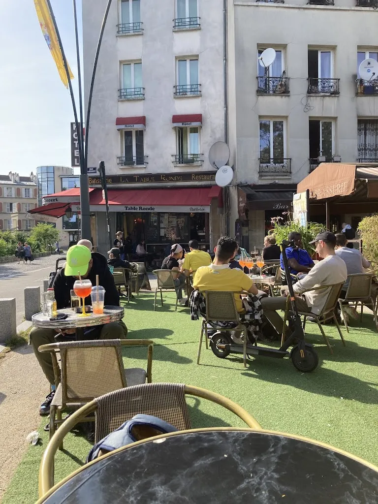 LA TABLE RONDE - Restaurant et Hotel restaurant in Saint-Denis